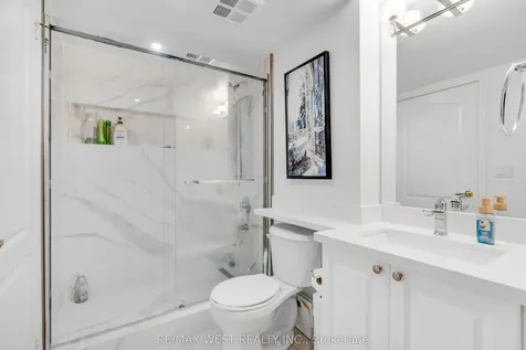 18 Stafford Street Toronto ON M5V 3W4