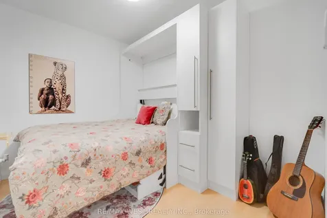 18 Stafford Street Toronto ON M5V 3W4