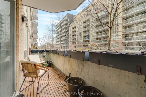 18 Stafford Street Toronto ON M5V 3W4