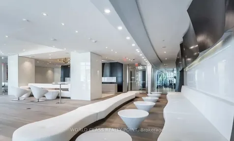1 Bloor Street E Toronto ON M4W 0A8