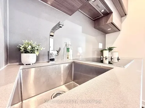 39 Roehampton Avenue Toronto ON M4P 0G1