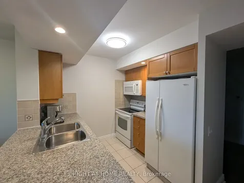 10 Northtown Way E Toronto ON M2N 7L4