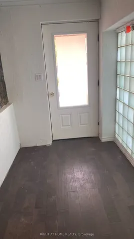 181 Cedric Avenue Toronto ON M6C 3X7
