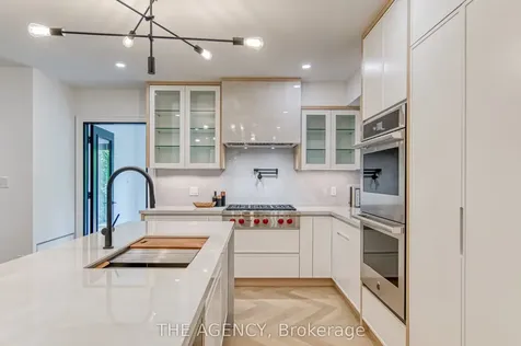 16 Duncannon Drive Toronto ON M5P 2M1