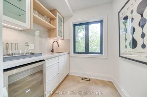 16 Duncannon Drive Toronto ON M5P 2M1