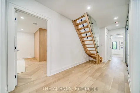 16 Duncannon Drive Toronto ON M5P 2M1