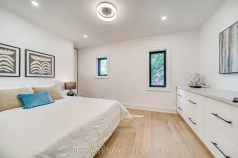 16 Duncannon Drive Toronto ON M5P 2M1