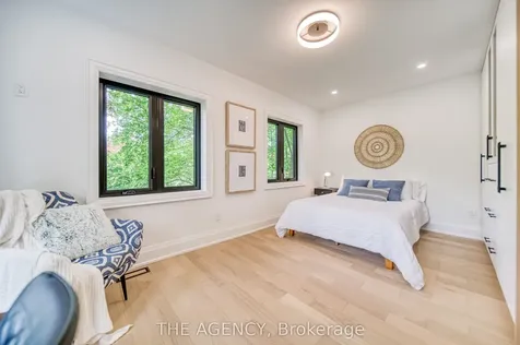 16 Duncannon Drive Toronto ON M5P 2M1