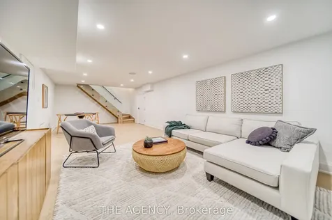 16 Duncannon Drive Toronto ON M5P 2M1