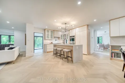 16 Duncannon Drive Toronto ON M5P 2M1