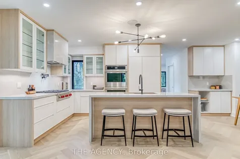 16 Duncannon Drive Toronto ON M5P 2M1
