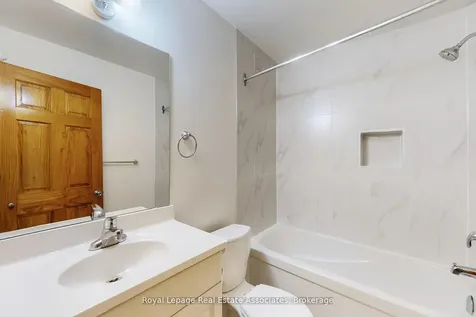 143 Seaton Street Toronto ON M5A 2T2
