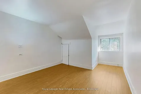 143 Seaton Street Toronto ON M5A 2T2