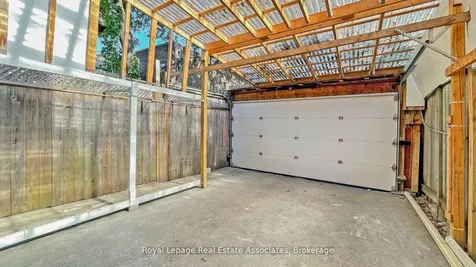 143 Seaton Street Toronto ON M5A 2T2