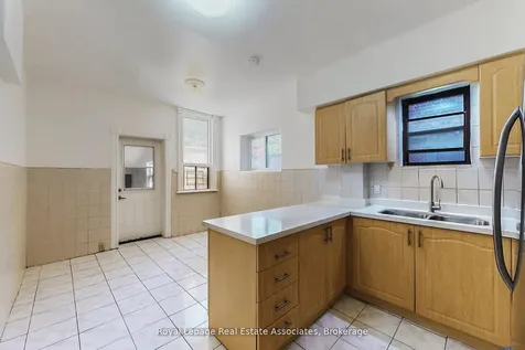 143 Seaton Street Toronto ON M5A 2T2