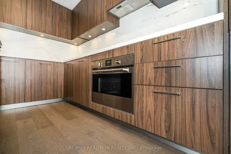 33 Frederick Todd Way Toronto ON M4G 0C9
