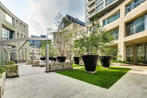 2191 Yonge Street Toronto ON M4S 3H8