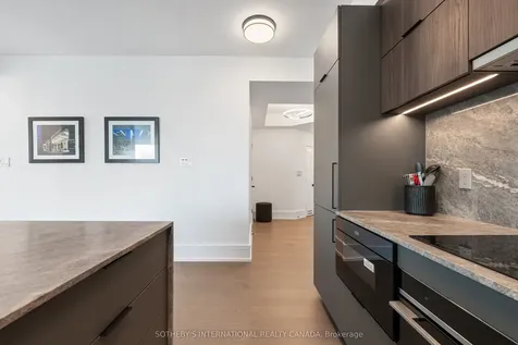 10 Yonge Street Toronto ON M5E 1R4