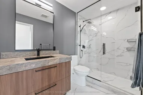 10 Yonge Street Toronto ON M5E 1R4