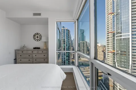 10 Yonge Street Toronto ON M5E 1R4