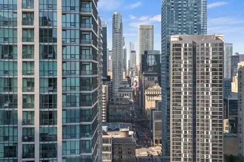 10 Yonge Street Toronto ON M5E 1R4