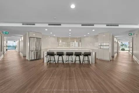 10 Yonge Street Toronto ON M5E 1R4