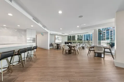 10 Yonge Street Toronto ON M5E 1R4