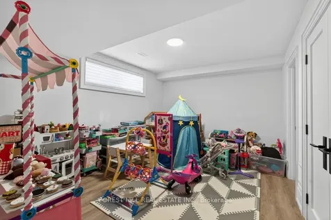 188 Burbank Drive Toronto ON M2K 1P4