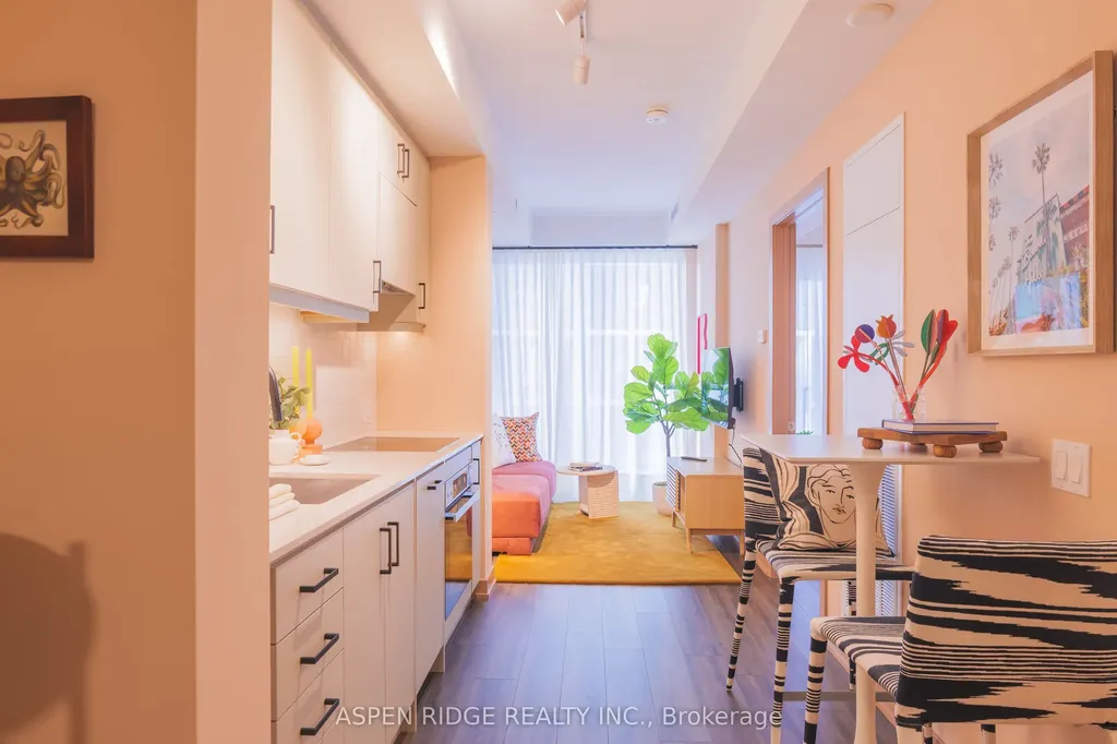 9 Tecumseth Street Toronto ON M5V 3G4