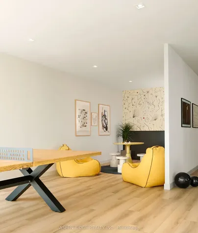 9 Tecumseth Street Toronto ON M5V 3G4