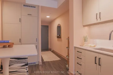 9 Tecumseth Street Toronto ON M5V 3G4