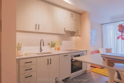 9 Tecumseth Street Toronto ON M5V 3G4