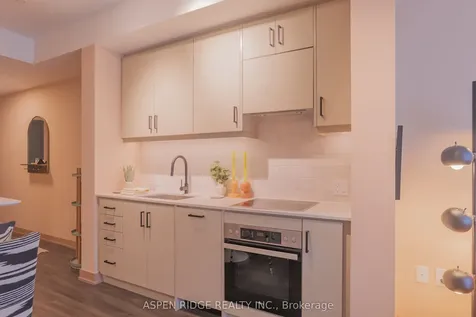 9 Tecumseth Street Toronto ON M5V 3G4