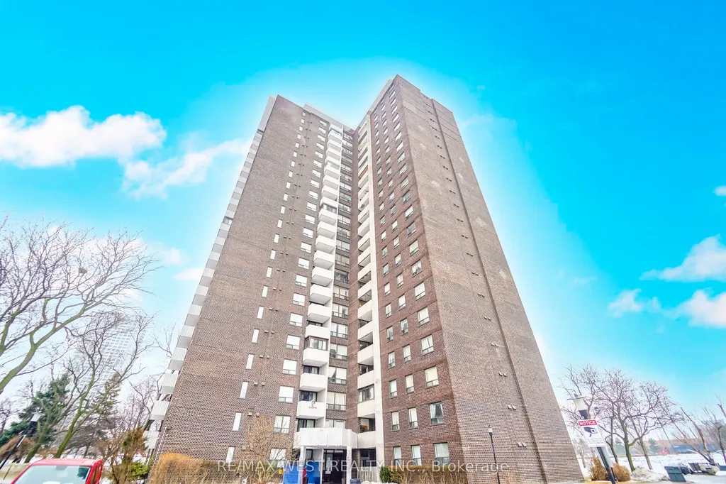 10 Muirhead Road Toronto ON M2J 4P9