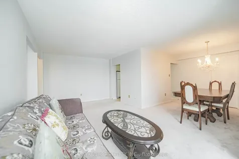 10 Muirhead Road Toronto ON M2J 4P9