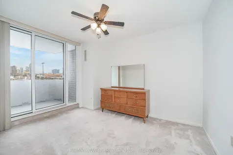 10 Muirhead Road Toronto ON M2J 4P9
