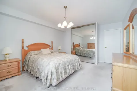 10 Muirhead Road Toronto ON M2J 4P9