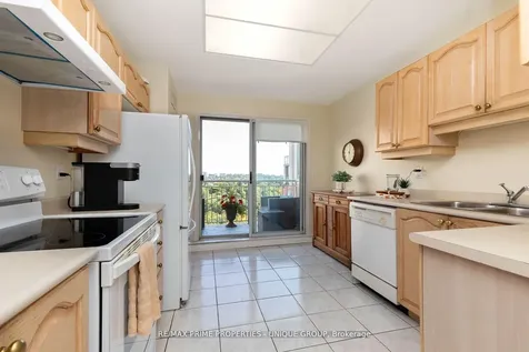 18 Concorde Place Toronto ON M3C 3T9