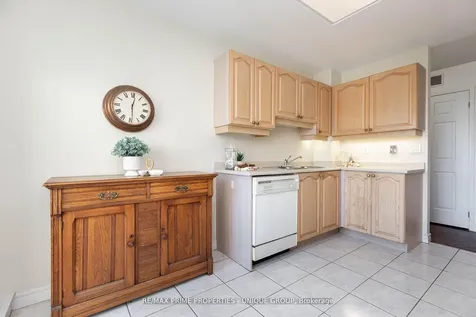 18 Concorde Place Toronto ON M3C 3T9