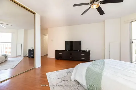 18 Concorde Place Toronto ON M3C 3T9