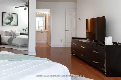 18 Concorde Place Toronto ON M3C 3T9