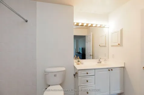 18 Concorde Place Toronto ON M3C 3T9