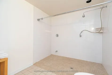 18 Concorde Place Toronto ON M3C 3T9