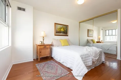 18 Concorde Place Toronto ON M3C 3T9