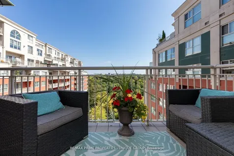 18 Concorde Place Toronto ON M3C 3T9