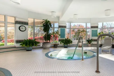 18 Concorde Place Toronto ON M3C 3T9