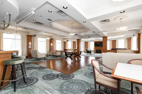 18 Concorde Place Toronto ON M3C 3T9