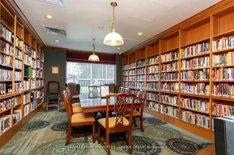 18 Concorde Place Toronto ON M3C 3T9