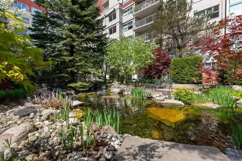 18 Concorde Place Toronto ON M3C 3T9
