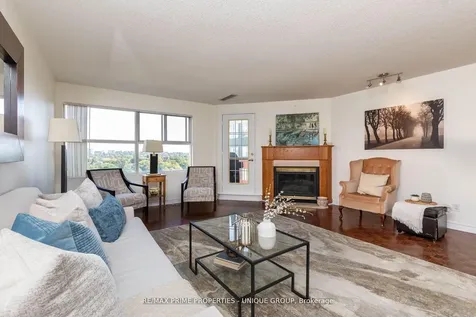 18 Concorde Place Toronto ON M3C 3T9